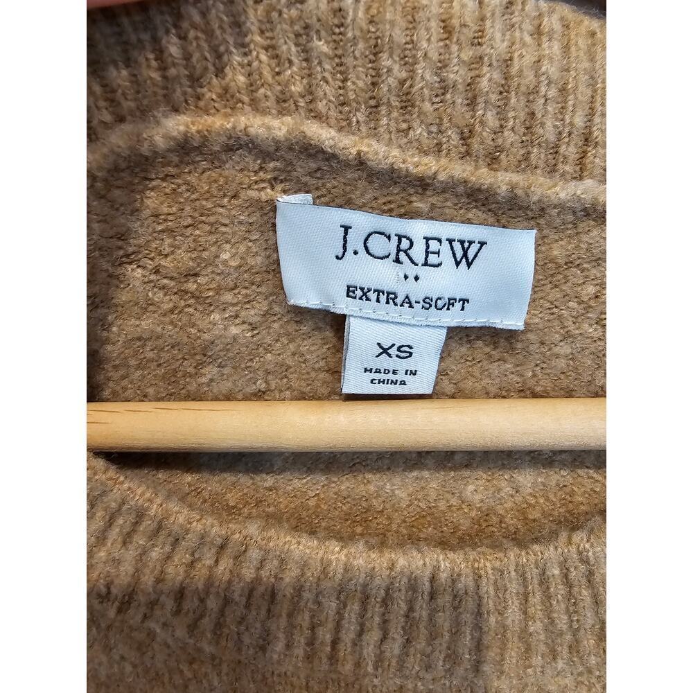 J.Crew Extra Small Women’s Sweater – Classic Knit Style for Fall & Winter - Picture 2 of 3